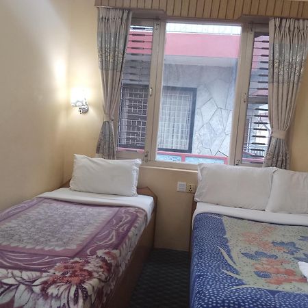 Hotel Celestyinn Pokhara Bagian luar foto