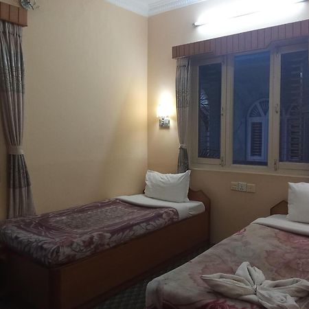 Hotel Celestyinn Pokhara Bagian luar foto