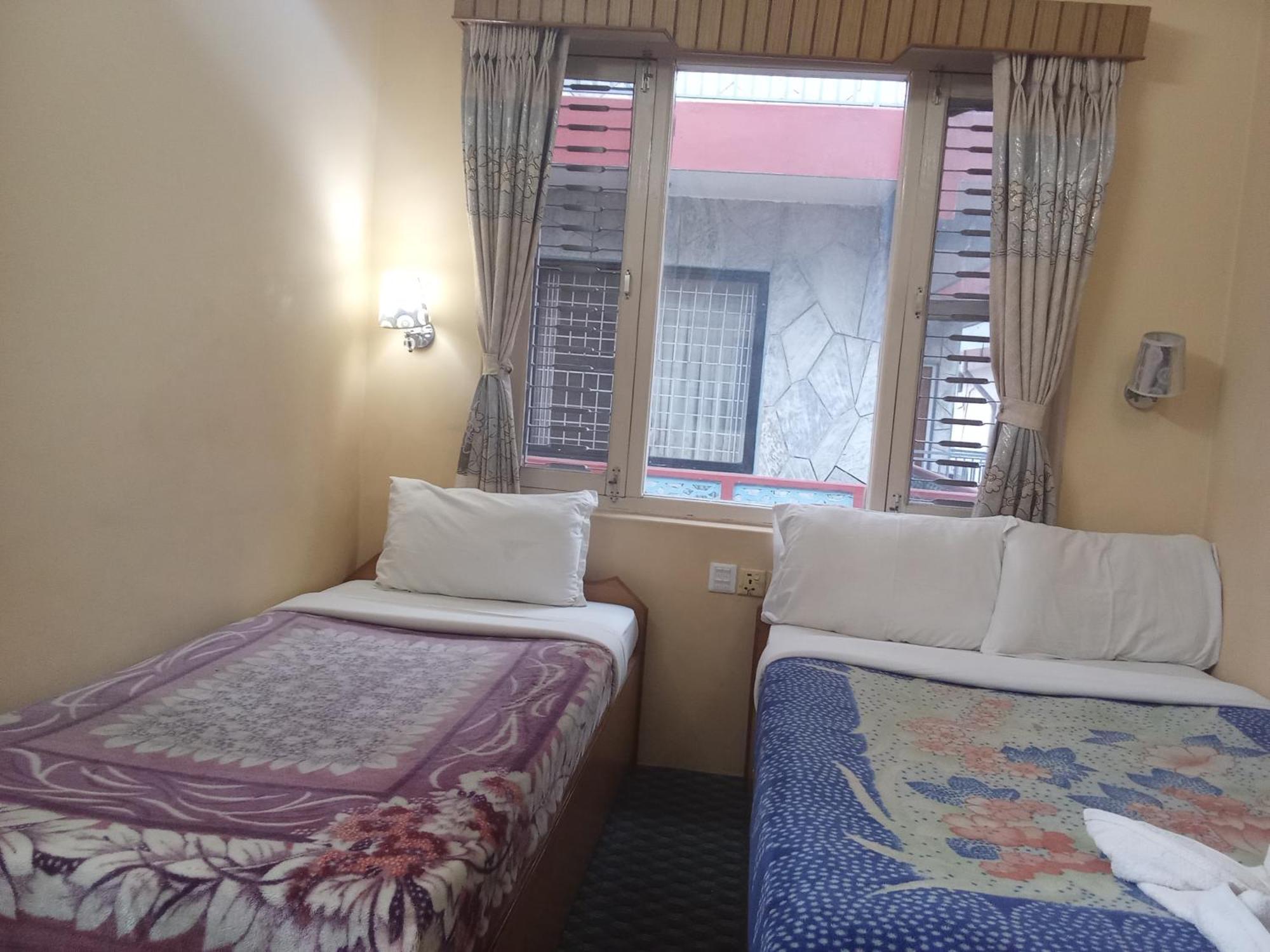 Hotel Celestyinn Pokhara Bagian luar foto